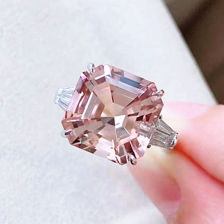 Ring aus echtem Morganit in 18 Karat Weißgold – Eine romantische Hommage an die Liebe