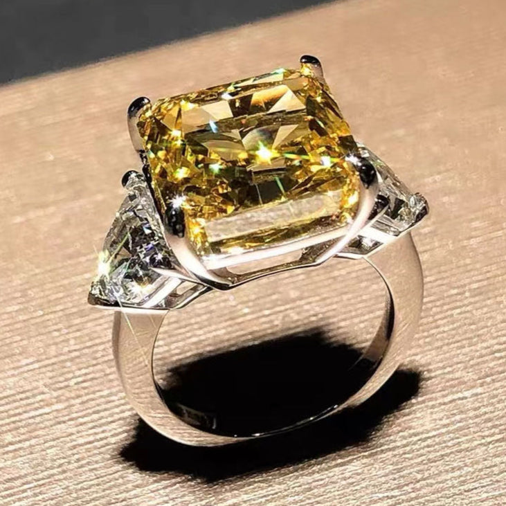 14 Karat Weißgold-Ring mit 10 Karat gelbem Moissanit – Ein Statement von Eleganz und Glanz