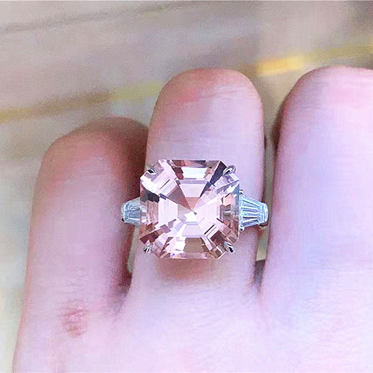 Ring aus echtem Morganit in 18 Karat Weißgold – Eine romantische Hommage an die Liebe