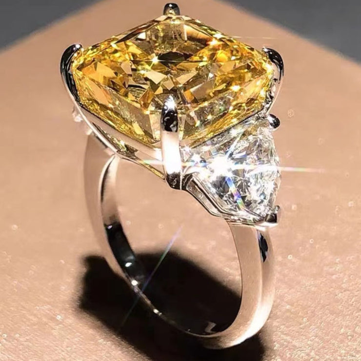 14 Karat Weißgold-Ring mit 10 Karat gelbem Moissanit – Ein Statement von Eleganz und Glanz