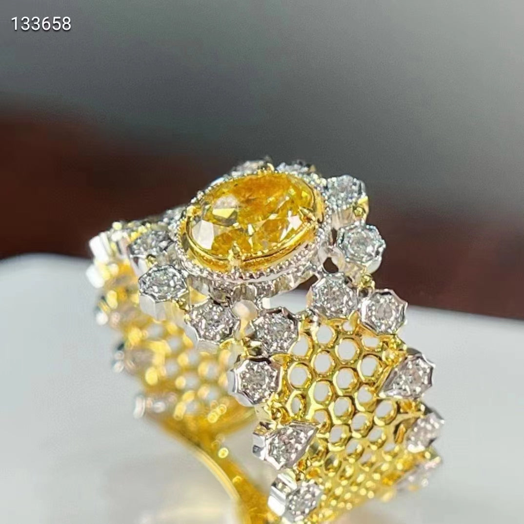 Elegancia radiante: anillo de diamantes amarillos estilo Buccellati
