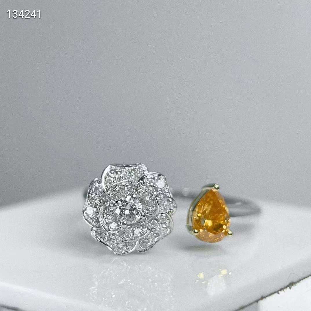 Strahlender Sonnenuntergang: 18K Gold Birnenschliff Orangener Diamantring mit internationalem Zertifikat