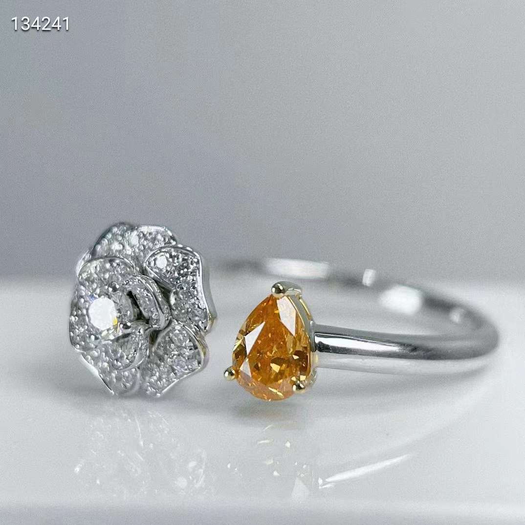 Strahlender Sonnenuntergang: 18K Gold Birnenschliff Orangener Diamantring mit internationalem Zertifikat
