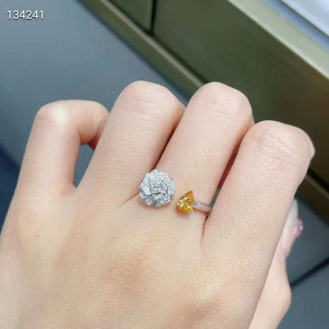 Strahlender Sonnenuntergang: 18K Gold Birnenschliff Orangener Diamantring mit internationalem Zertifikat