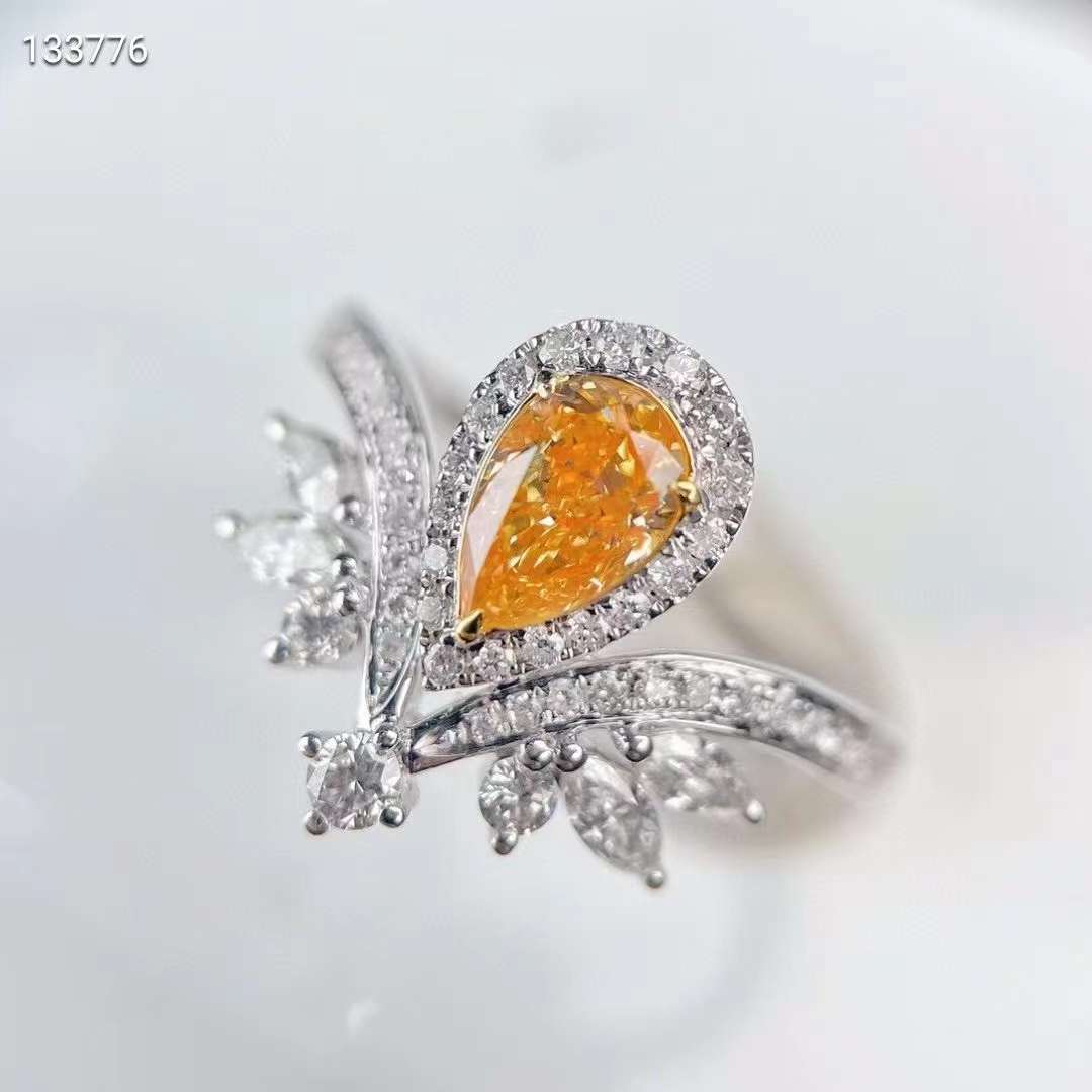 Obra maestra de color fuego: el elegante anillo de diamantes naranja de 0,420 ct