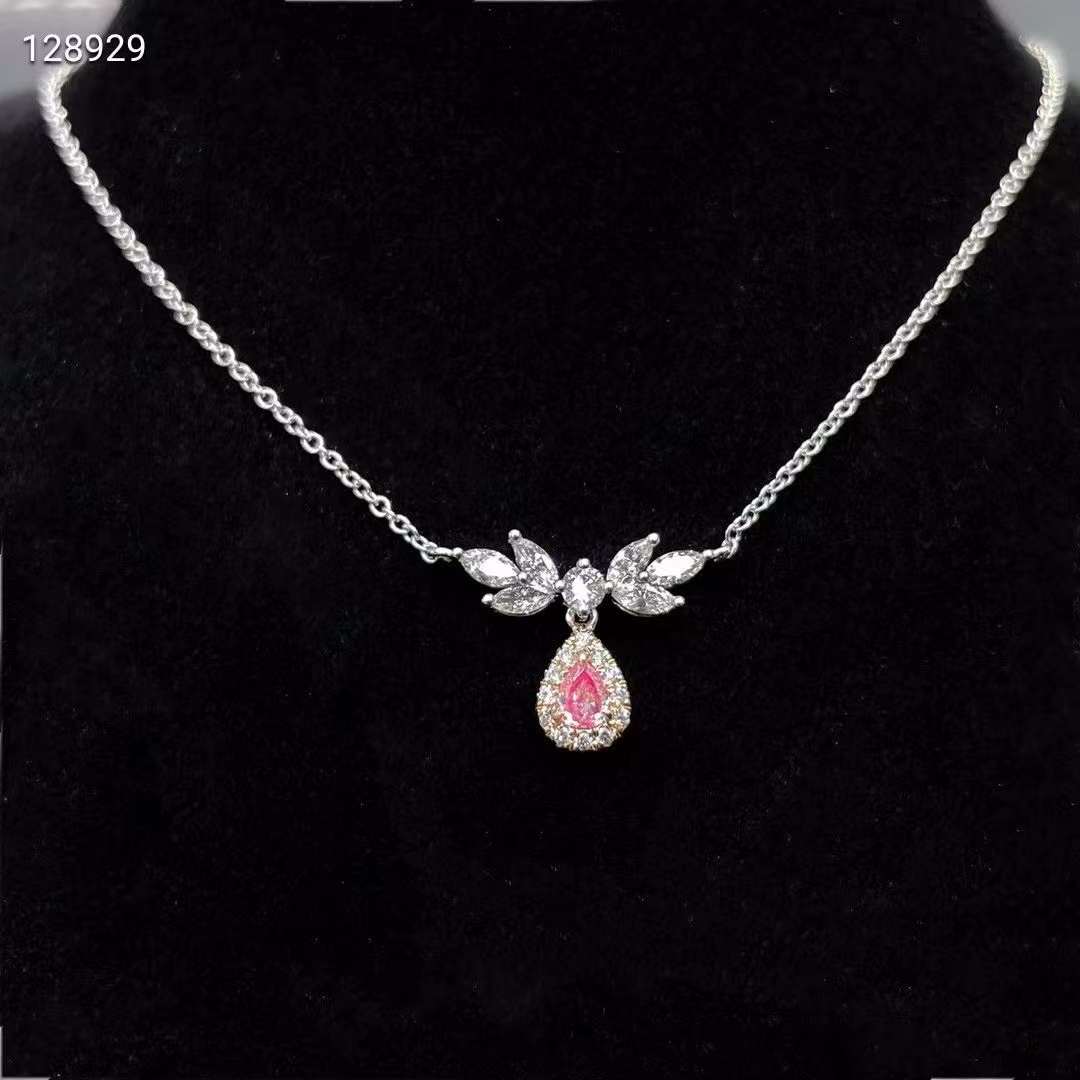 Sueños de oro rosa: collar con colgante de diamantes rosas naturales en oro de 18 quilates