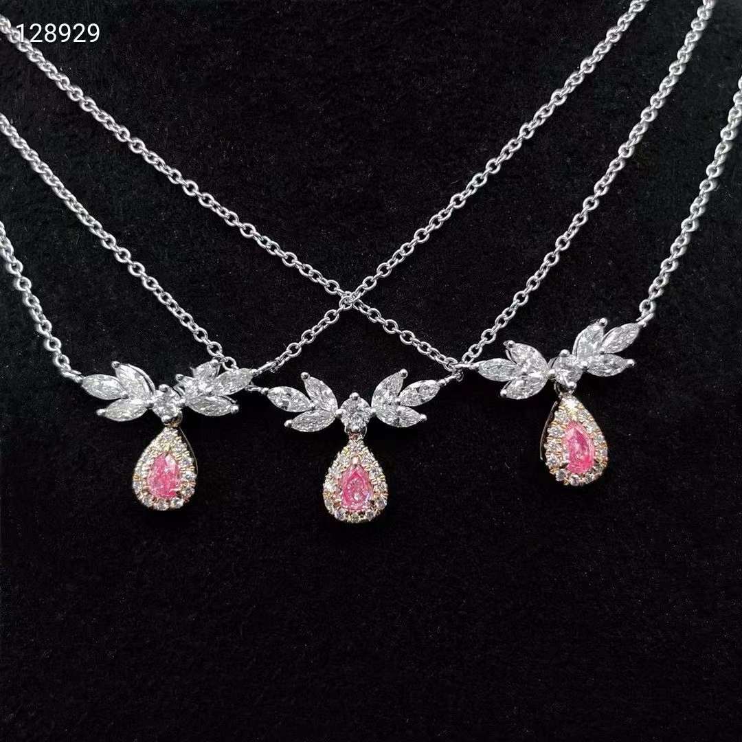 Sueños de oro rosa: collar con colgante de diamantes rosas naturales en oro de 18 quilates