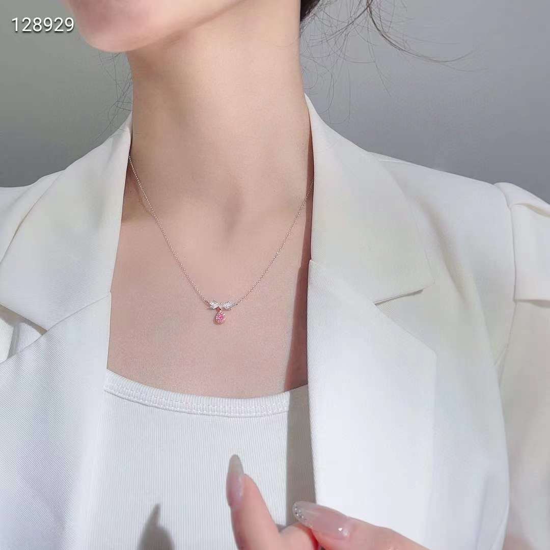 Sueños de oro rosa: collar con colgante de diamantes rosas naturales en oro de 18 quilates