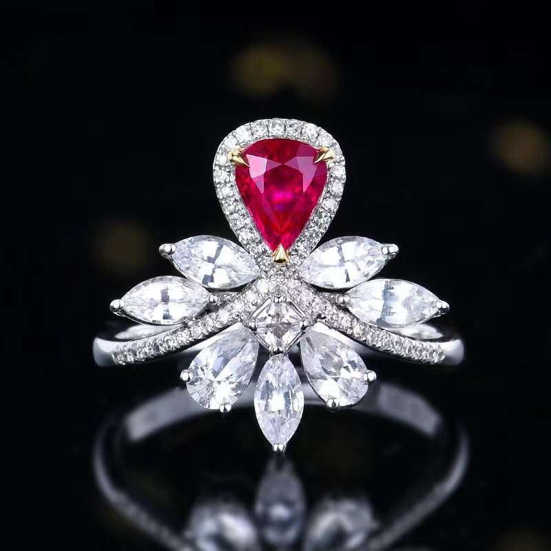Feuerrotes Meisterwerk: Der 0.87 ct Mozambique Rubinring