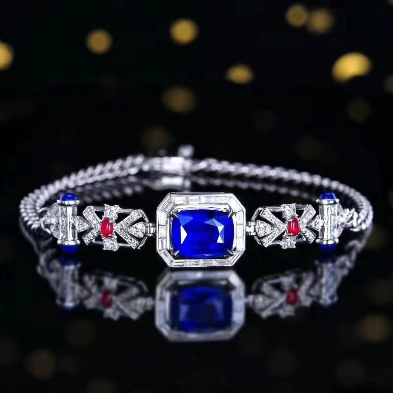 Majestätische Royal Court Cuban Chain: 18K Gold Armband mit Sri Lankan Royal Blue Sapphire