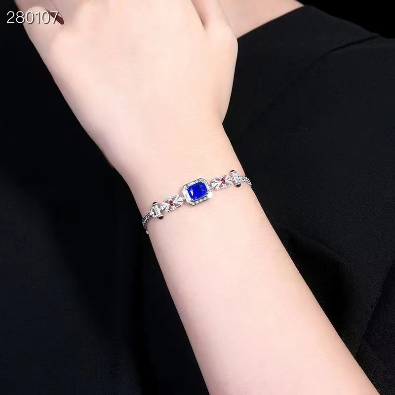 Majestätische Royal Court Cuban Chain: 18K Gold Armband mit Sri Lankan Royal Blue Sapphire