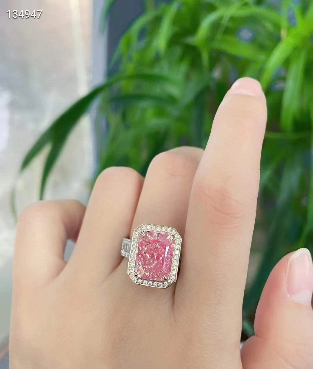 Strahlender Stern – 18k Goldring mit 6 Karat VVS Pink Moissanit