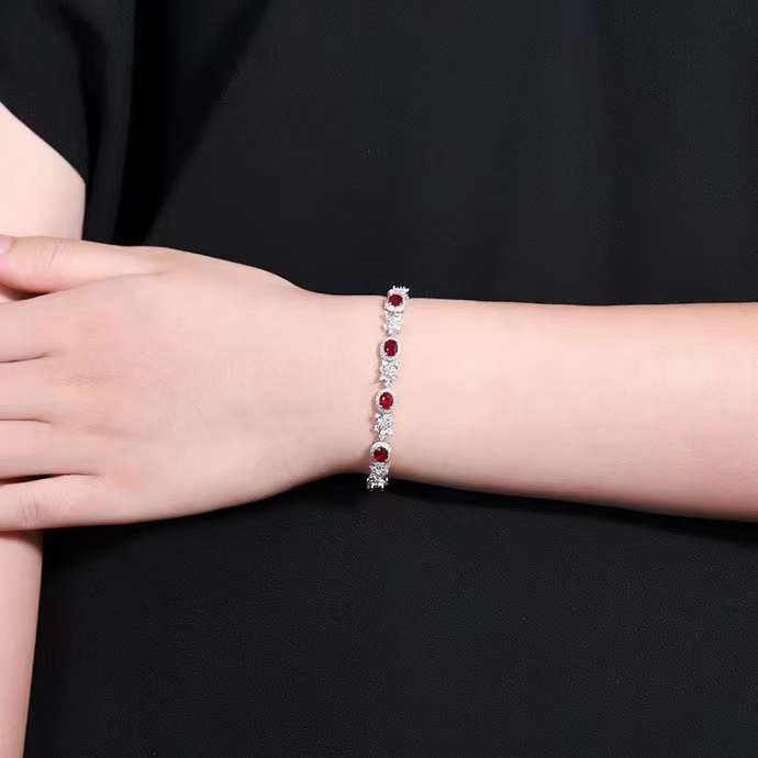 Ruby Dream - Pulsera de oro de 18 quilates con rubí rojo paloma sin tratar de 3,75 quilates