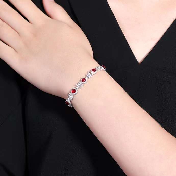 Ruby Dream - Pulsera de oro de 18 quilates con rubí rojo paloma sin tratar de 3,75 quilates