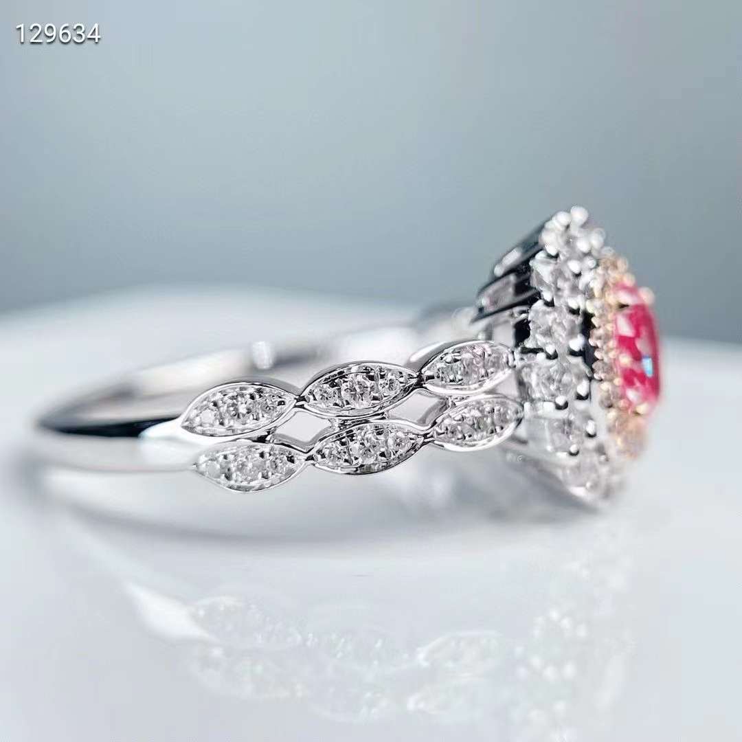 Seducción delicada - Anillo de oro de 18k con diamante rosa natural de 0,31ct