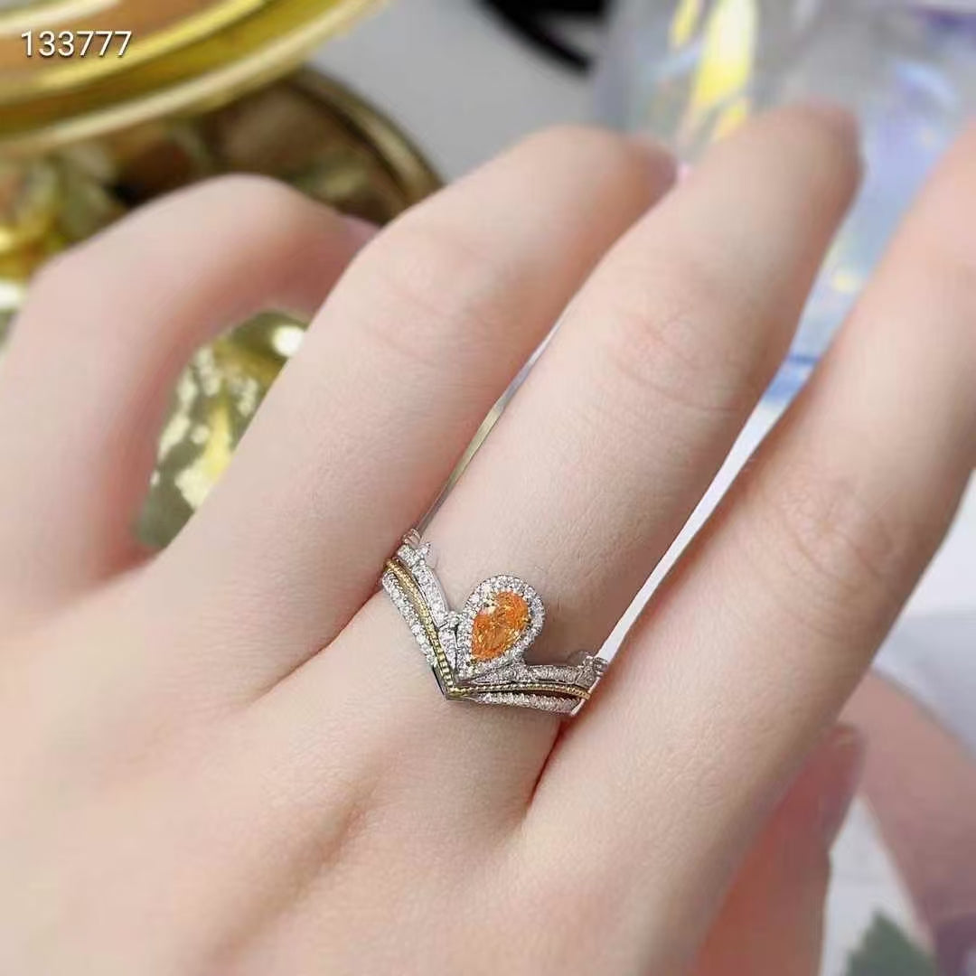 Royal Aura – Anillo de oro de 18k con diamante champán natural de 0,3ct