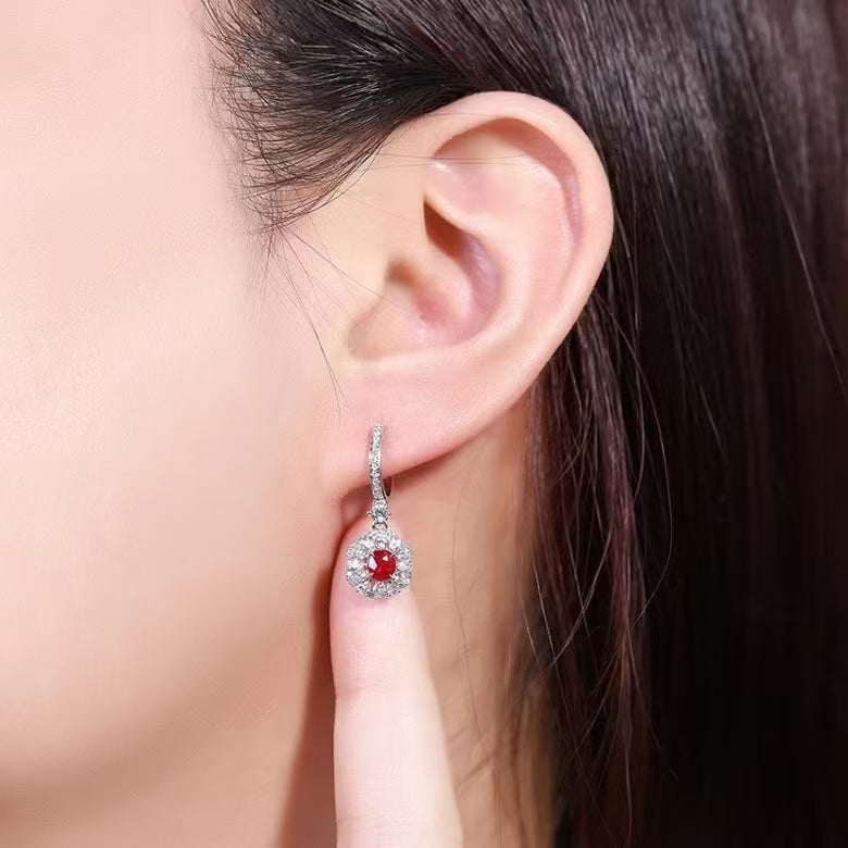 Feuer der Leidenschaft – 18k Goldohrringe mit 0.66ct natürlichem Rubin im Taubenblut-Rot