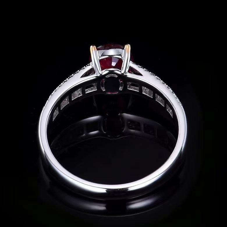 Feuer der Leidenschaft – 18K Gold Ring mit 1.5ct Unbehandeltem Rubin