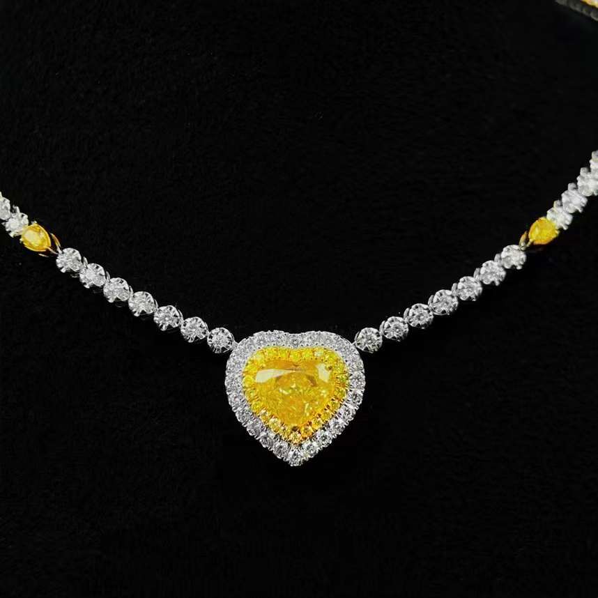 Golden Radiance: exclusivo collar de diamantes amarillos de 18 k