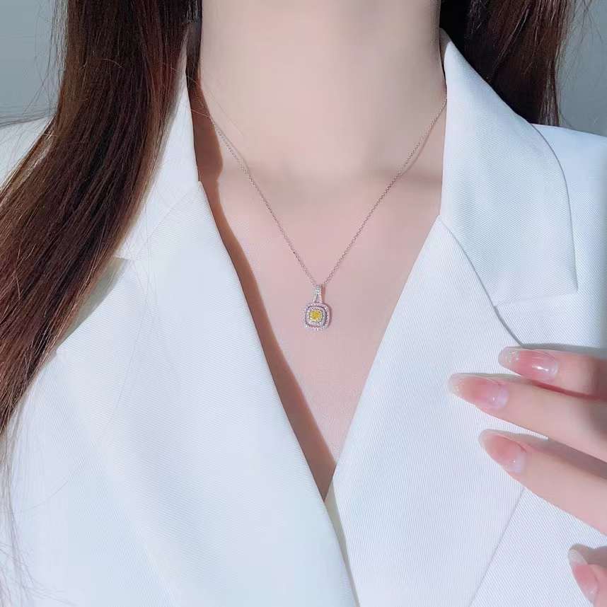 Brillo del Sol: Elegante Collar de Oro de 18k con Diamantes Amarillos Naturales
