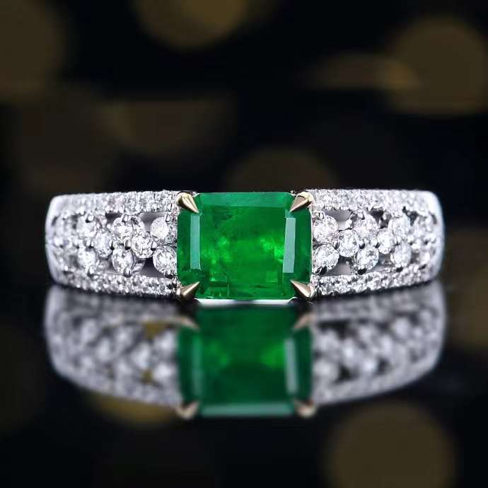 Smaragd der Ewigkeit – 18k Goldring mit lebendigem Smaragd