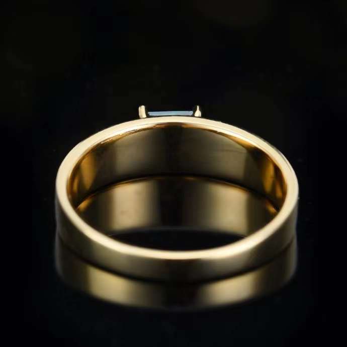 Smaragdschimmer des Lebens – 18k Goldring mit natürlichem Smaragd