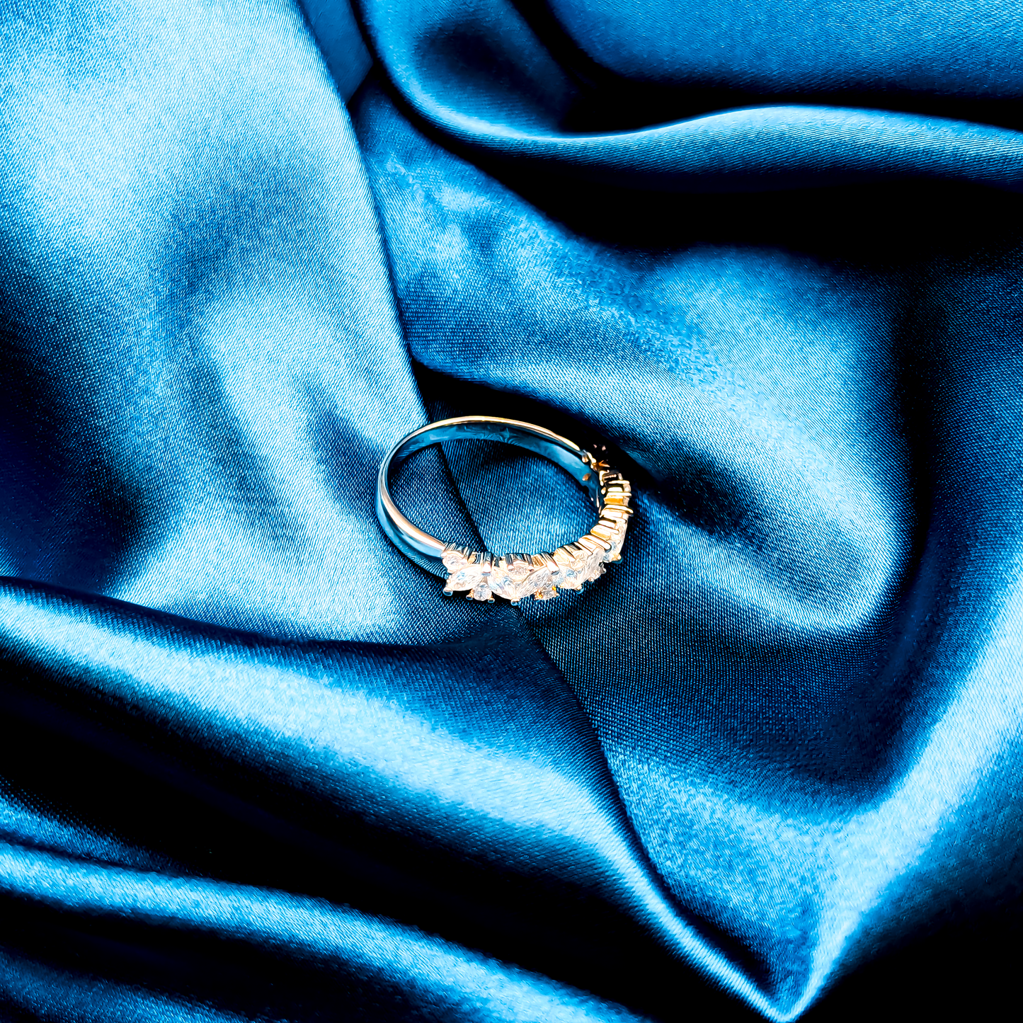 Mondschein Majestät – Exklusiver Sterling Silberring mit CZ-Tropfen