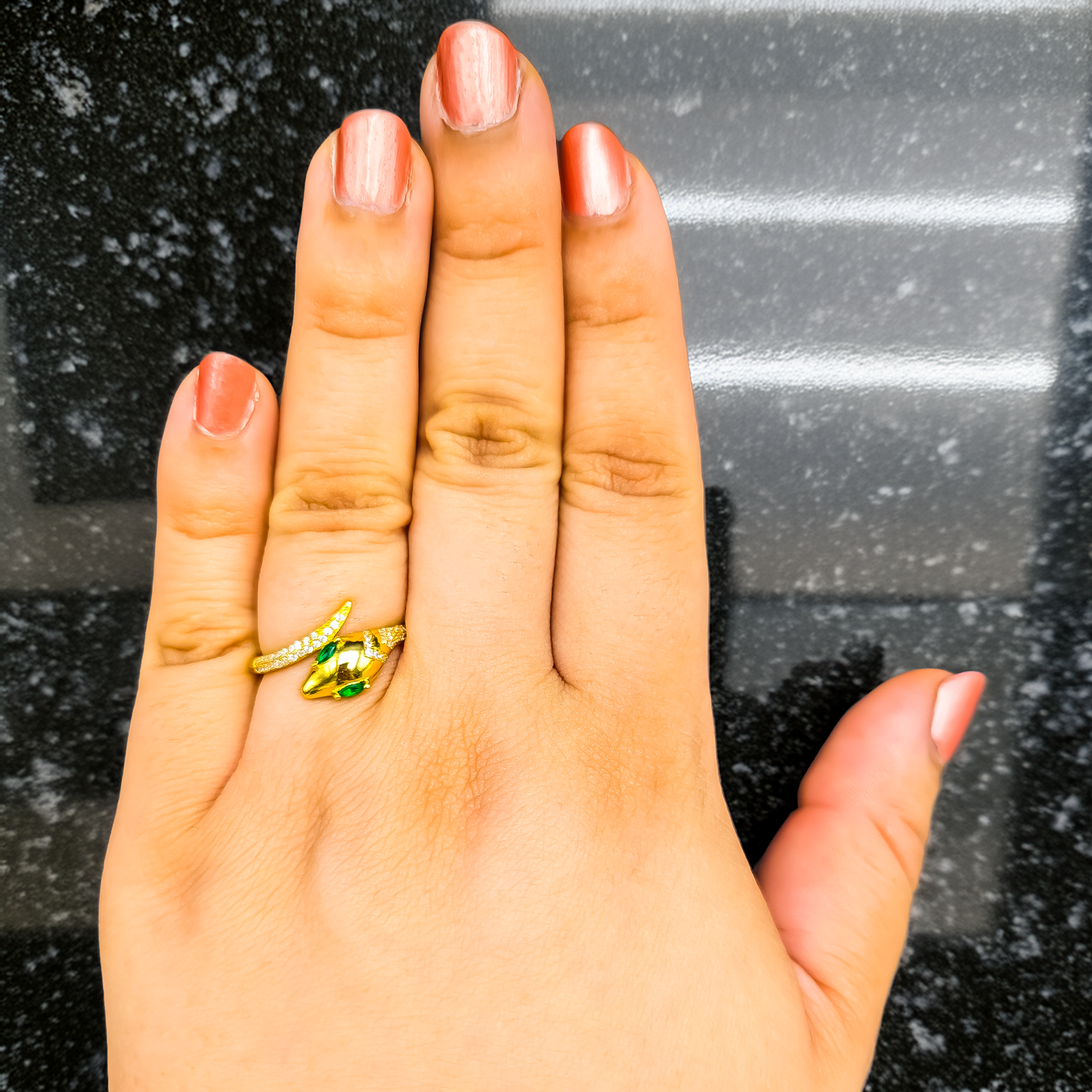 Serpiente Dorada – Anillo elaborado en Plata de Ley 925 con baño de Oro Vermeil de 18K
