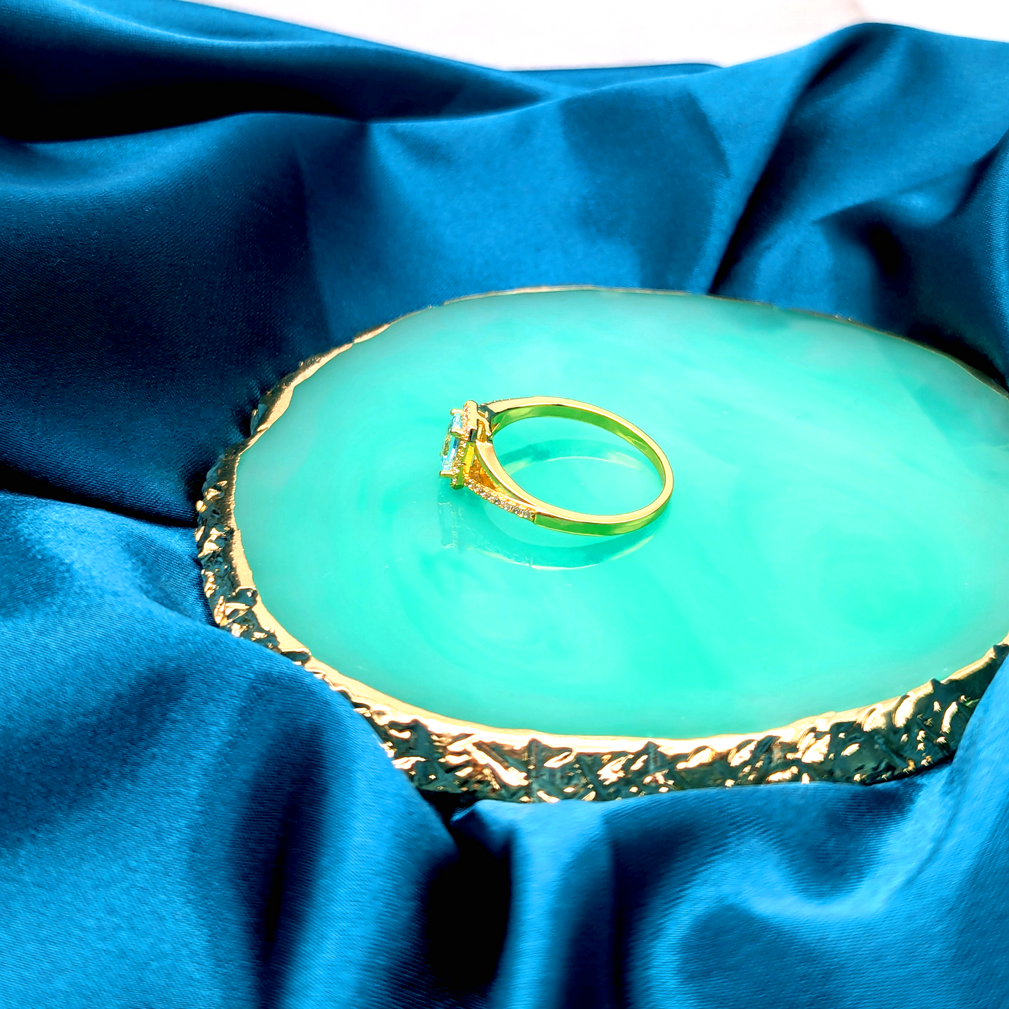 Cielo Dorado – Ring aus Sterling Silber mit 18K Gold Vermeil und hellblauem Stein