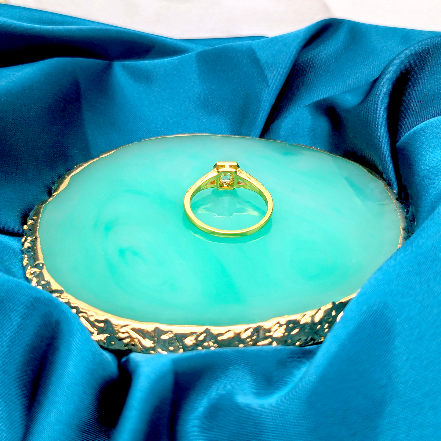 Cielo Dorado – Ring aus Sterling Silber mit 18K Gold Vermeil und hellblauem Stein