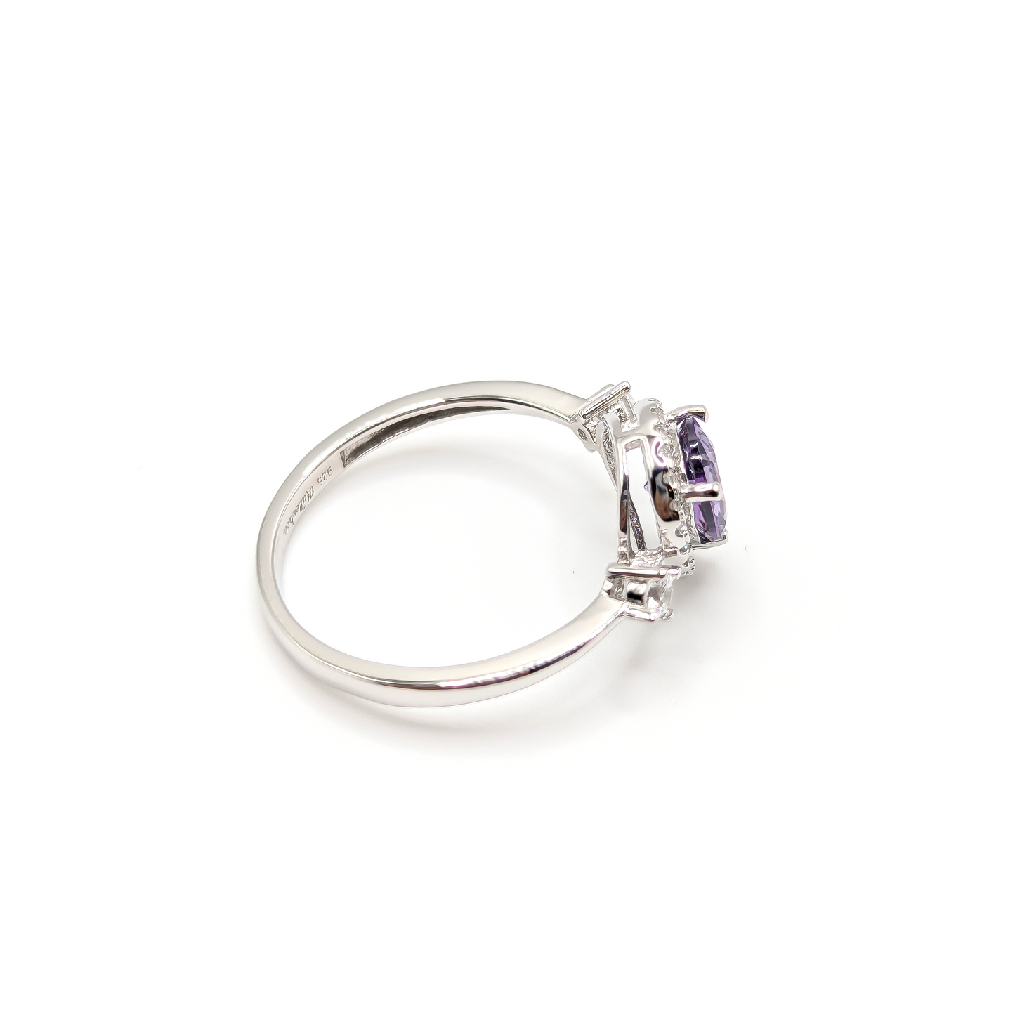 Violet Drop – Elegante anillo en plata de primera ley