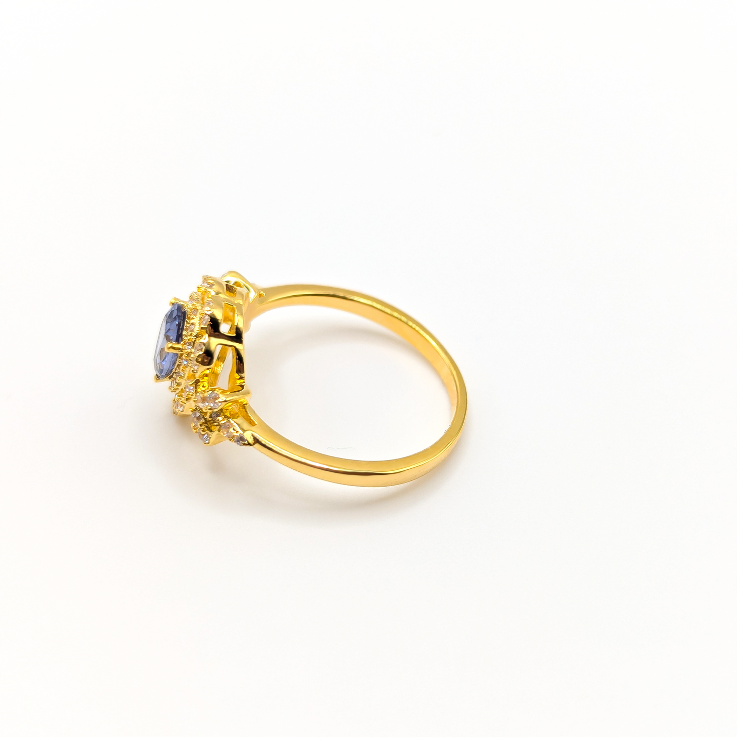 Himmelstropfen – Goldener Tropfen Ring der Eleganz