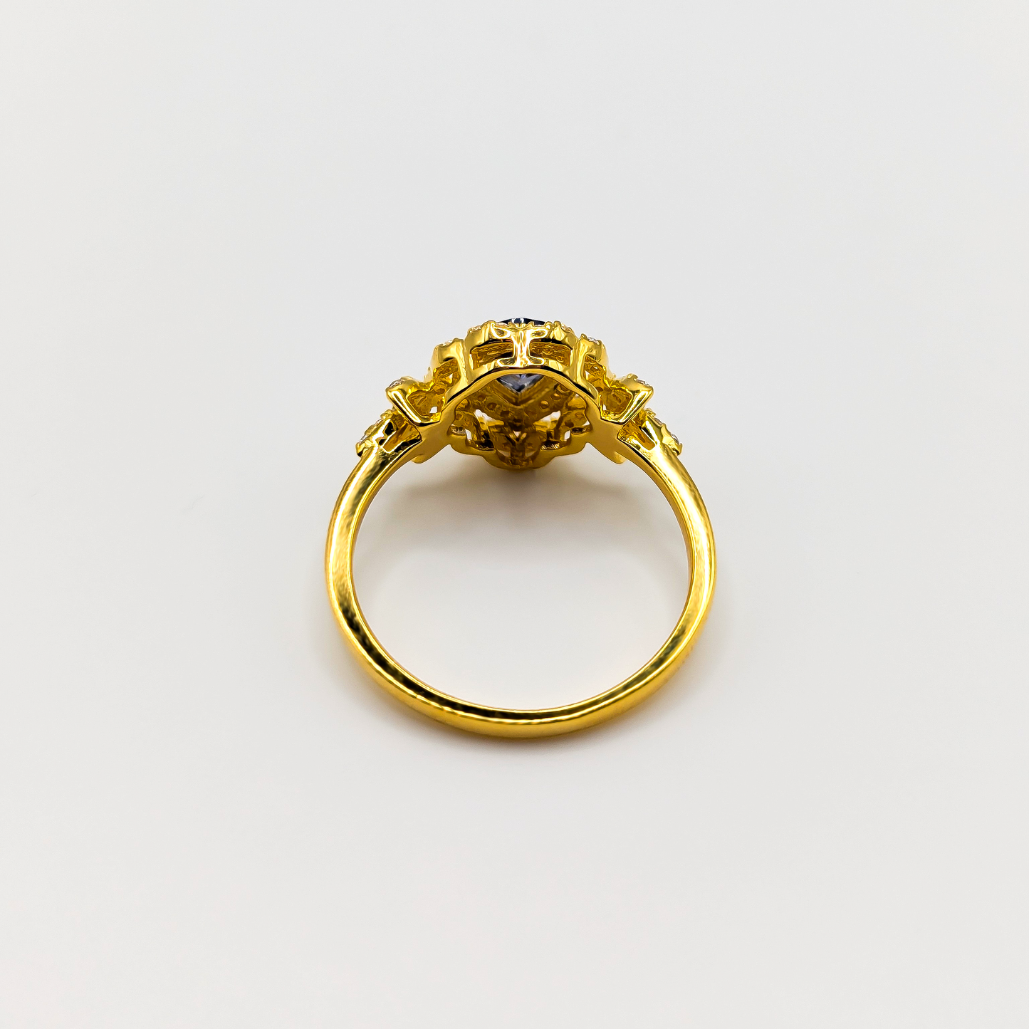 Himmelstropfen – Goldener Tropfen Ring der Eleganz