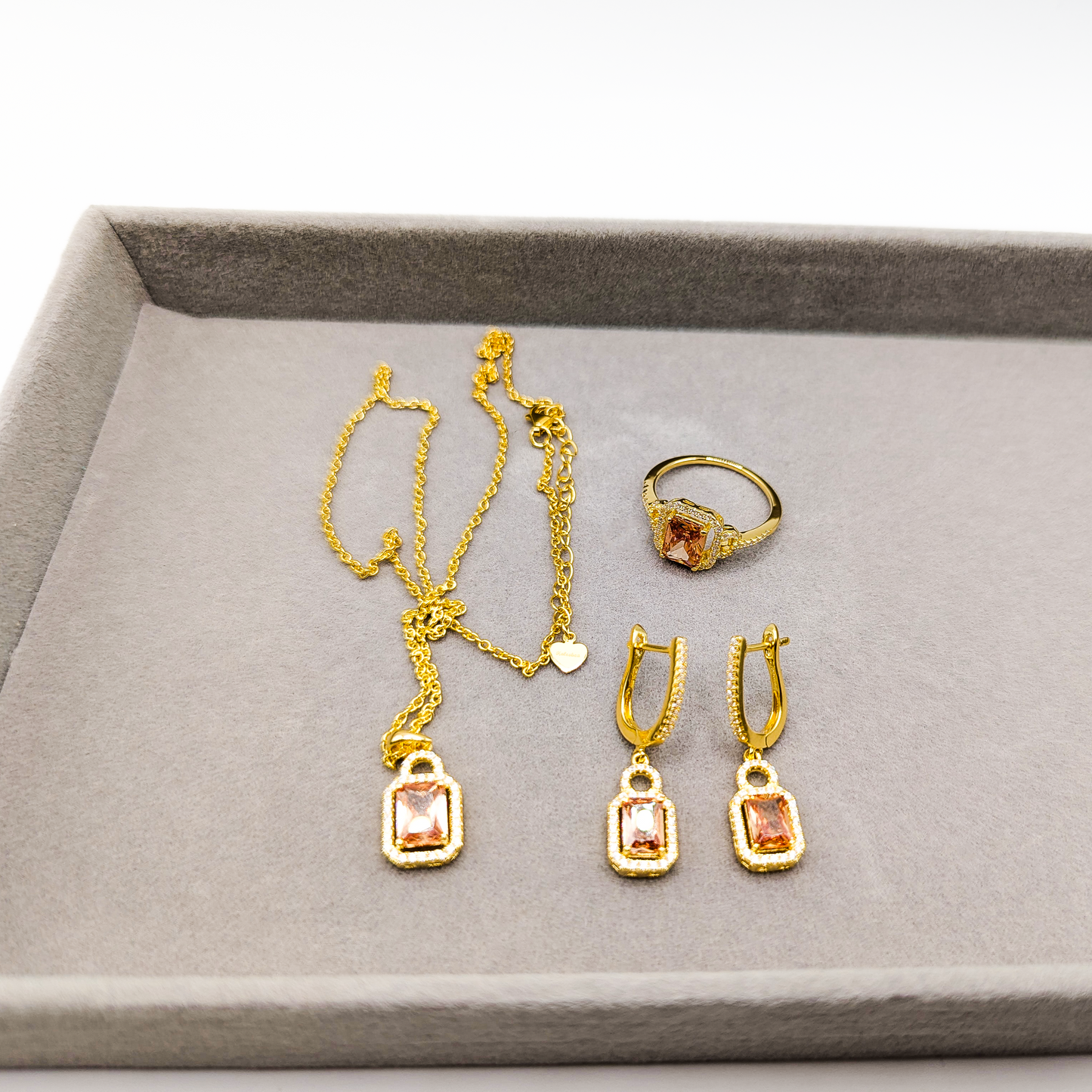 Strahlende Eleganz – Ohrringe aus der Goldener Sonnenstrahl Kollektion