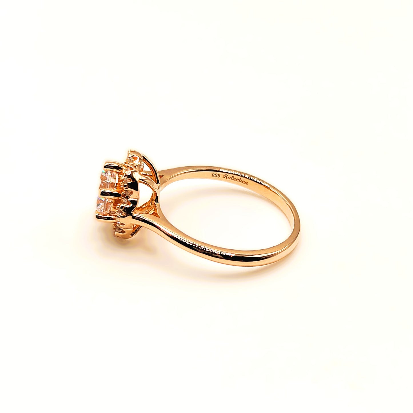 Crystal Charm – Funkelnder Ring der Eleganz