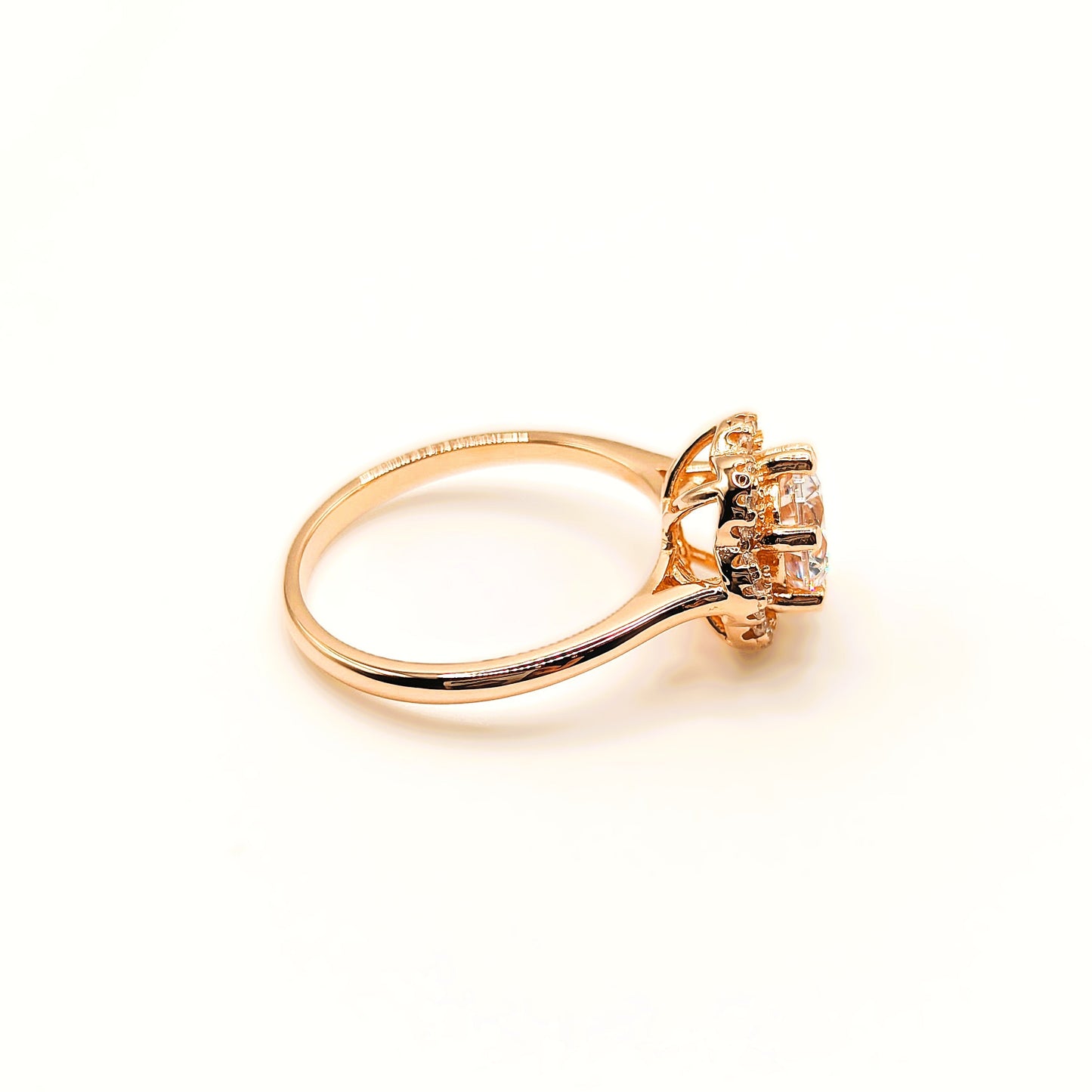 Crystal Charm – Funkelnder Ring der Eleganz