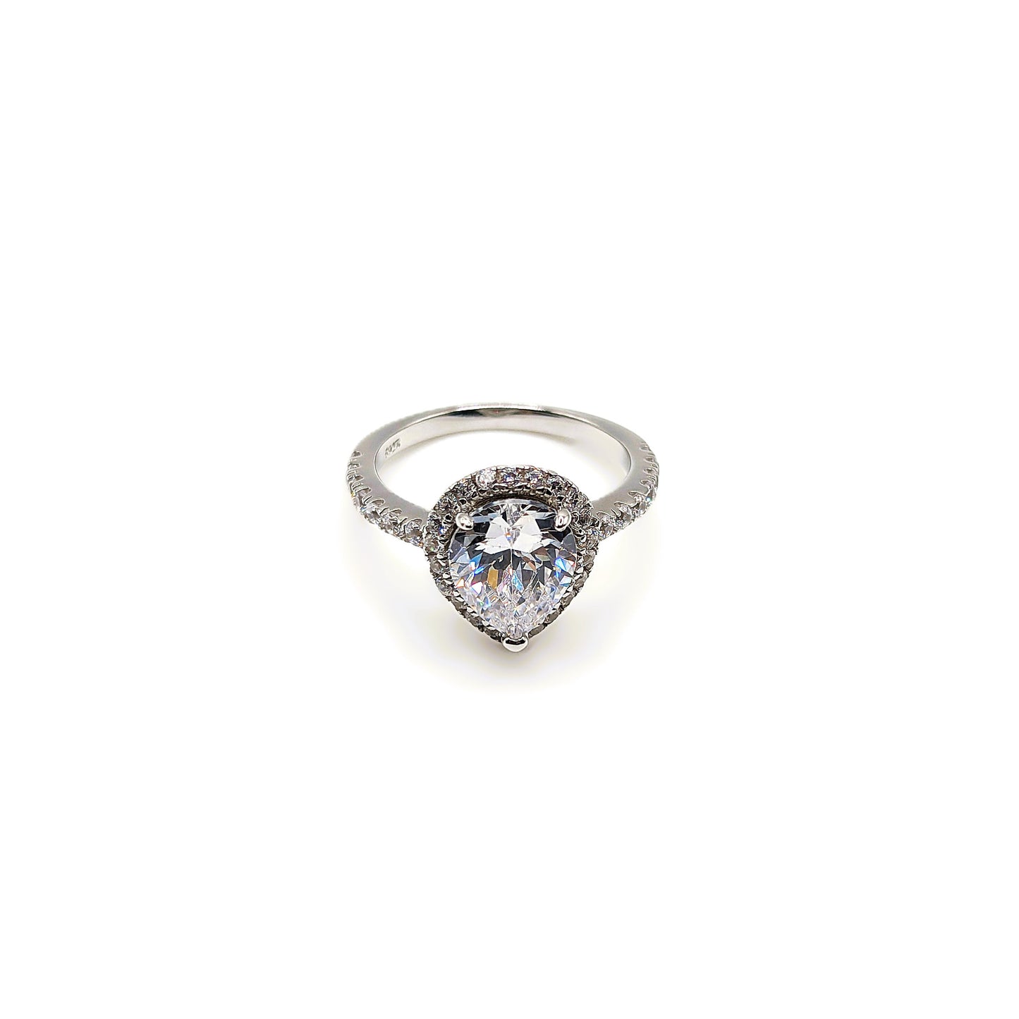 Alira – Anillo de plata de ley con circonitas talla pera | Baño de rodio