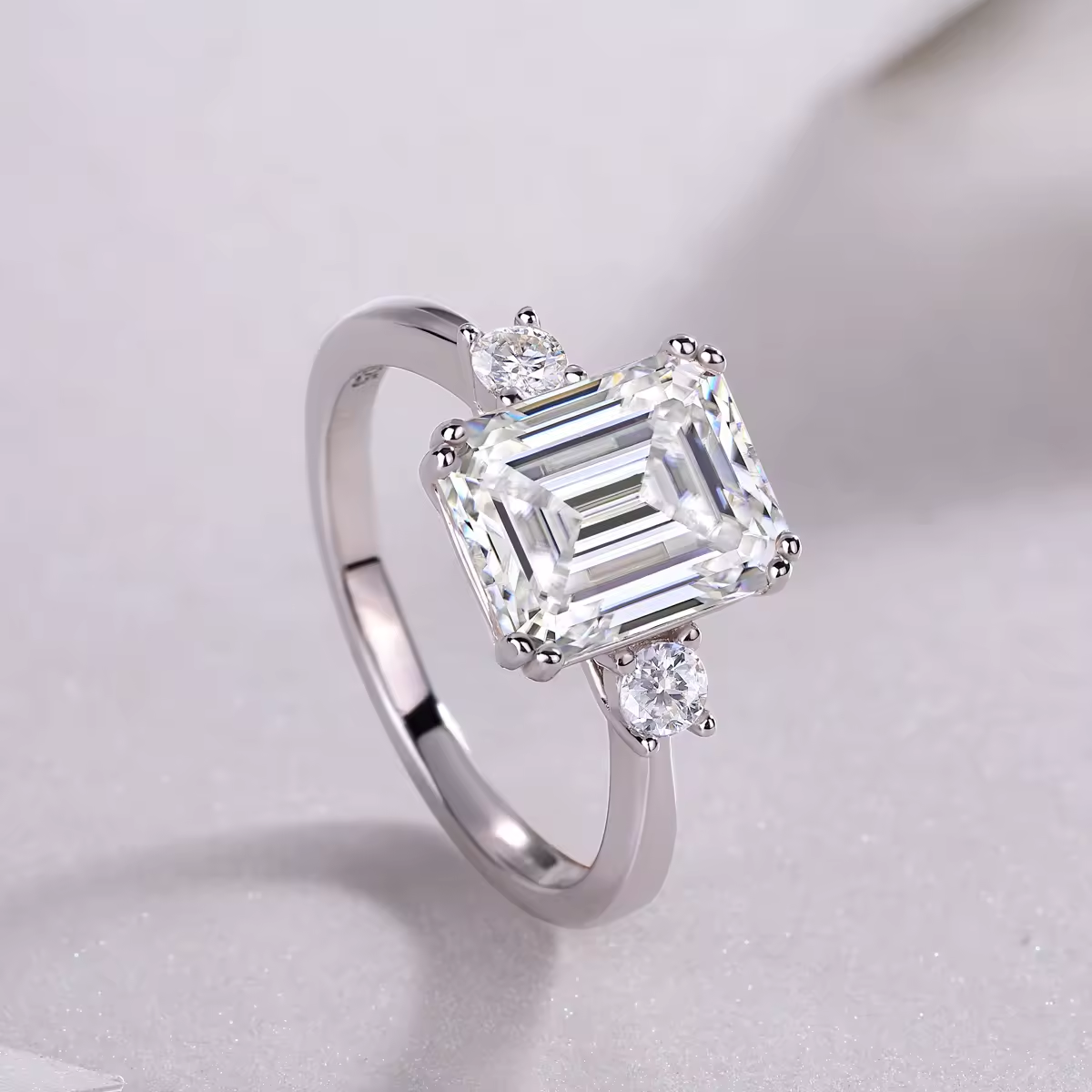 Pure Glamour: 925 Sterling Silver 4CT Emerald Cut VVS1 D Moissanite Ring