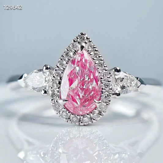 Lumière de Rose: anillo clásico con tres piedras y diamantes rosas en forma de lágrima de 0,55 quilates en oro blanco