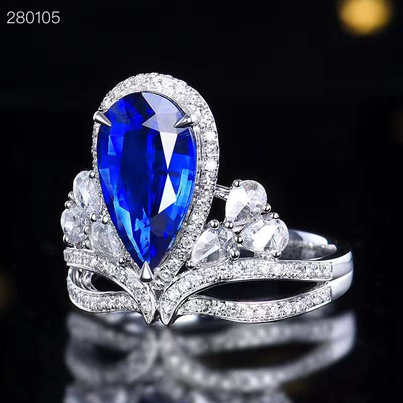 Majestic Crown: GRC 18k white gold ring with 2.41 ct natural sapphire from Madagascar