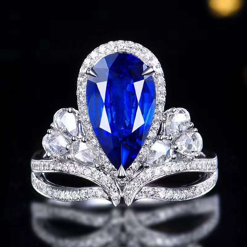 Majestic Crown: GRC 18k white gold ring with 2.41 ct natural sapphire from Madagascar