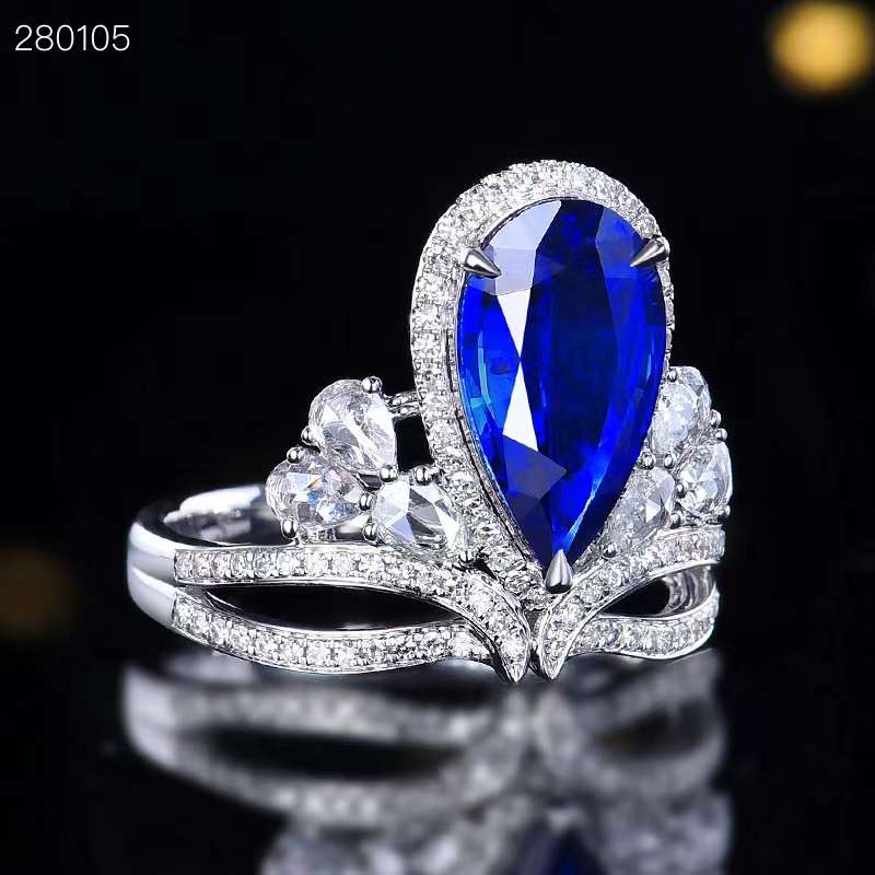 Majestic Crown: GRC 18k white gold ring with 2.41 ct natural sapphire from Madagascar