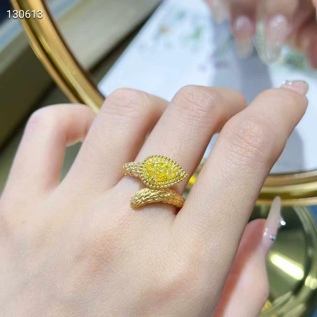 Elegance of Nature - 18K Gold Snake Ring with Yellow Diamond