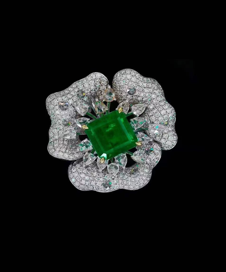 Majestic Muzo Green Emerald Jewelry: GRS 18k Gold Jewelry as Ring, Brooch and Pendant