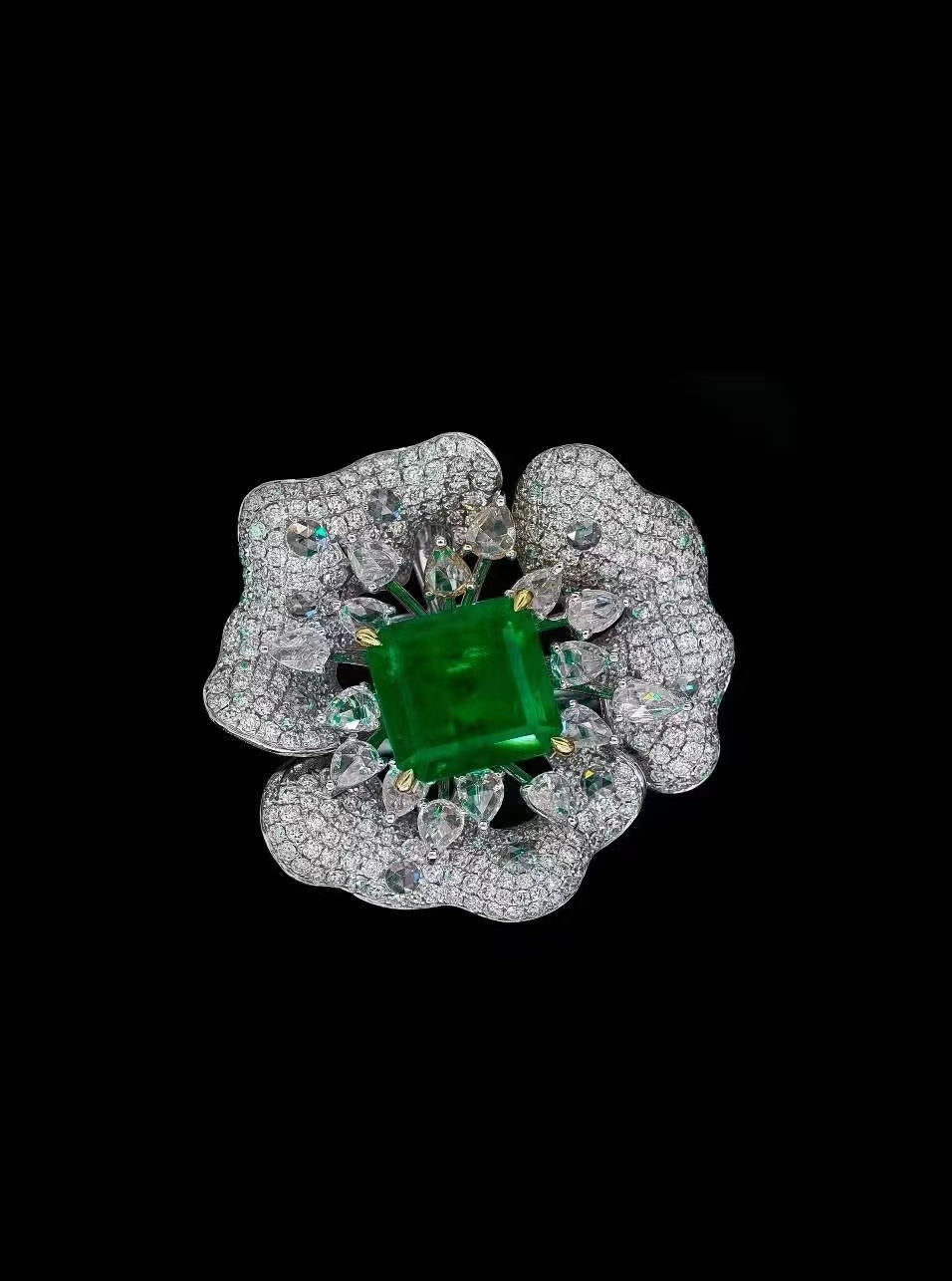 Majestic Muzo Green Emerald Jewelry: GRS 18k Gold Jewelry as Ring, Brooch and Pendant