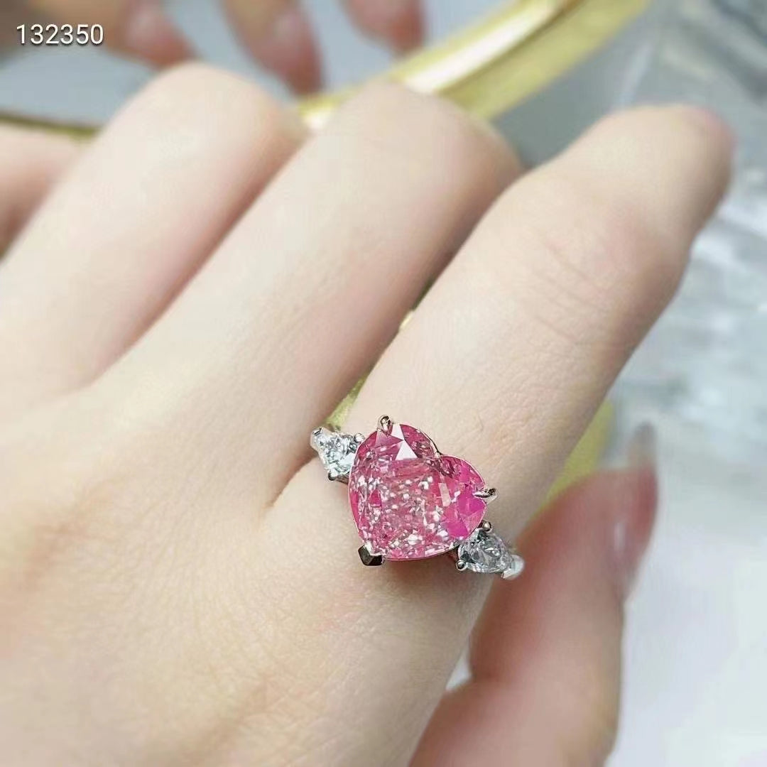 Seductive affair of the heart: 18k gold ring with 5.01ct natural pink diamond