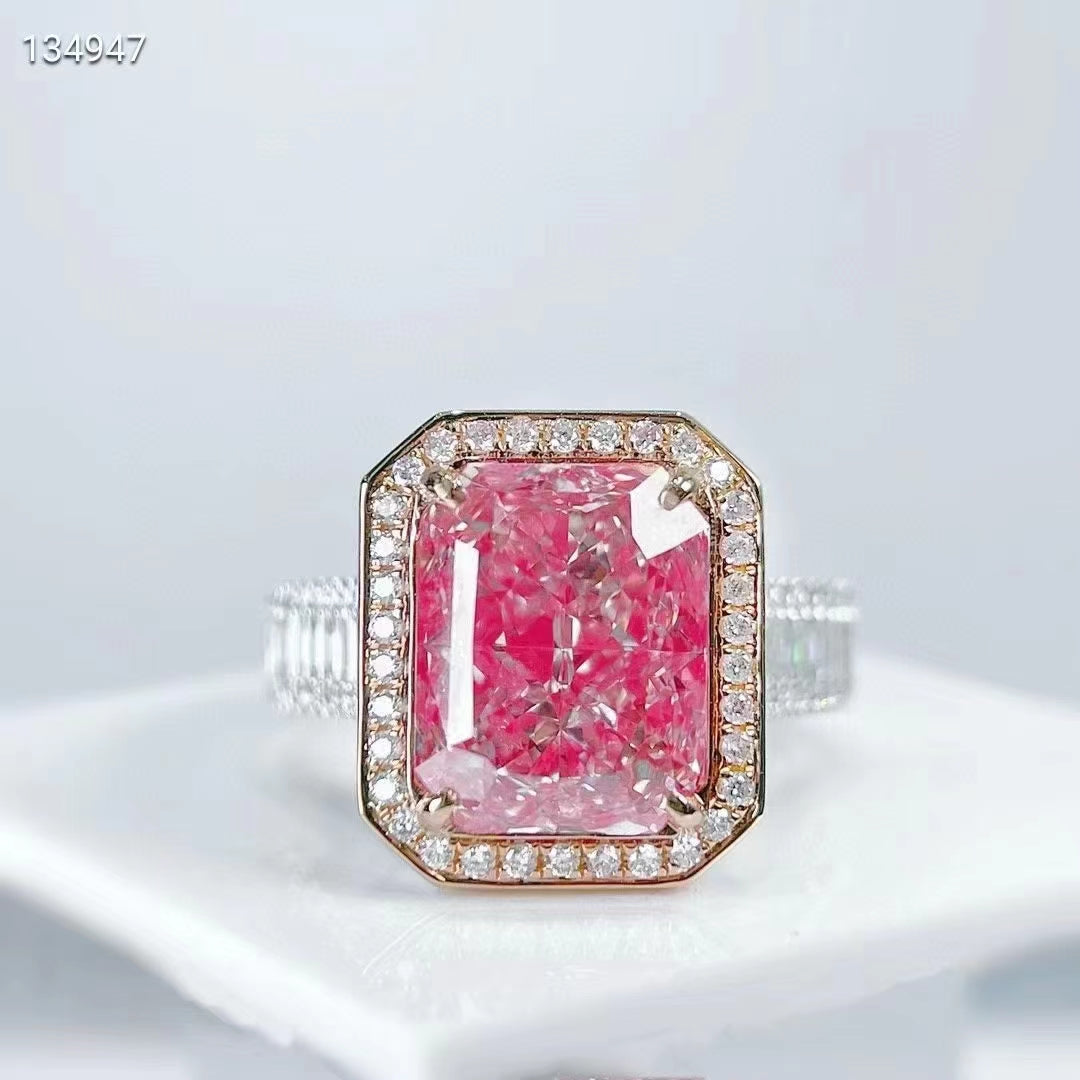 Shining Star – 18k gold ring with 6 carat VVS pink moissanite