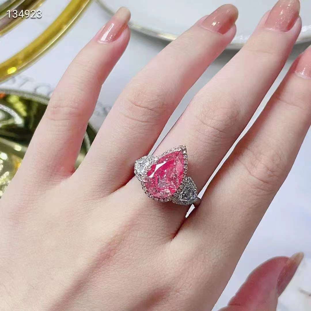 Elegance in pink: The 18k gold 5ct VVS pear cut pink moissanite diamond ring