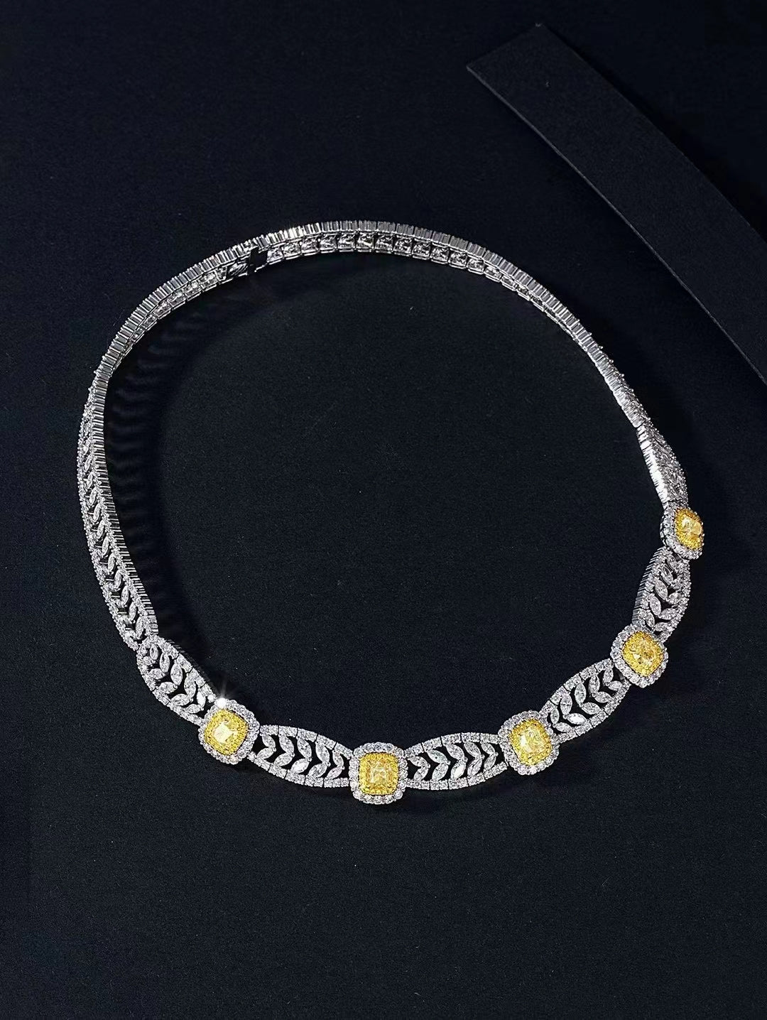 Sunbeam of Eternity – 18K Gold Necklace with Natural Yellow Diamonds