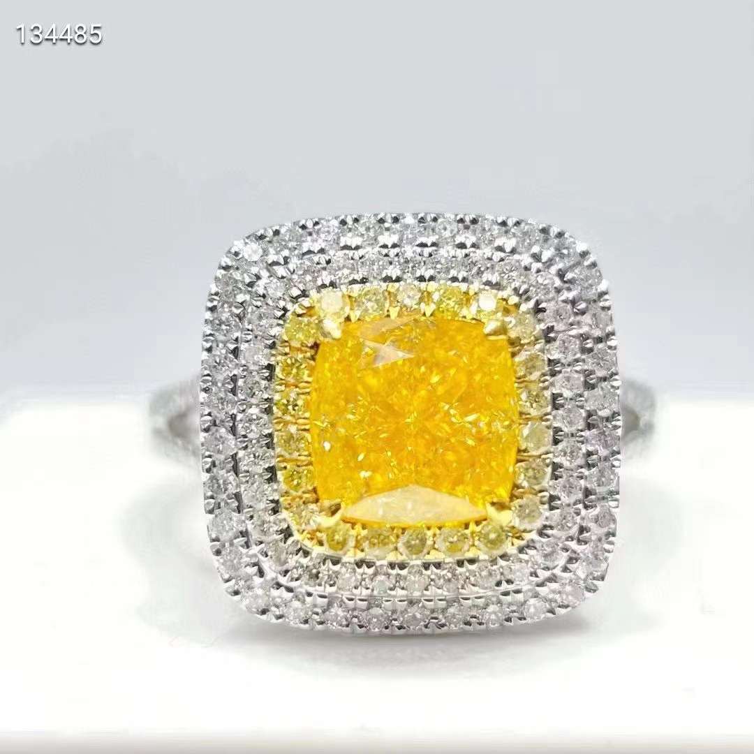 Sun Kiss – 18k gold ring with 2.08ct natural yellow diamond